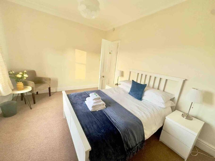Spacious & Bright 3 Bed Harrogate Apartment Екстер'єр фото